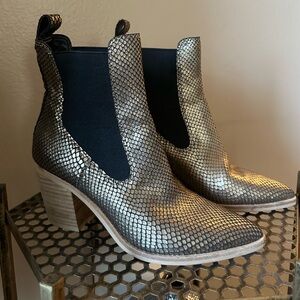 Dolce Vita Metallic Gold Booties SIZE 8 - NEW